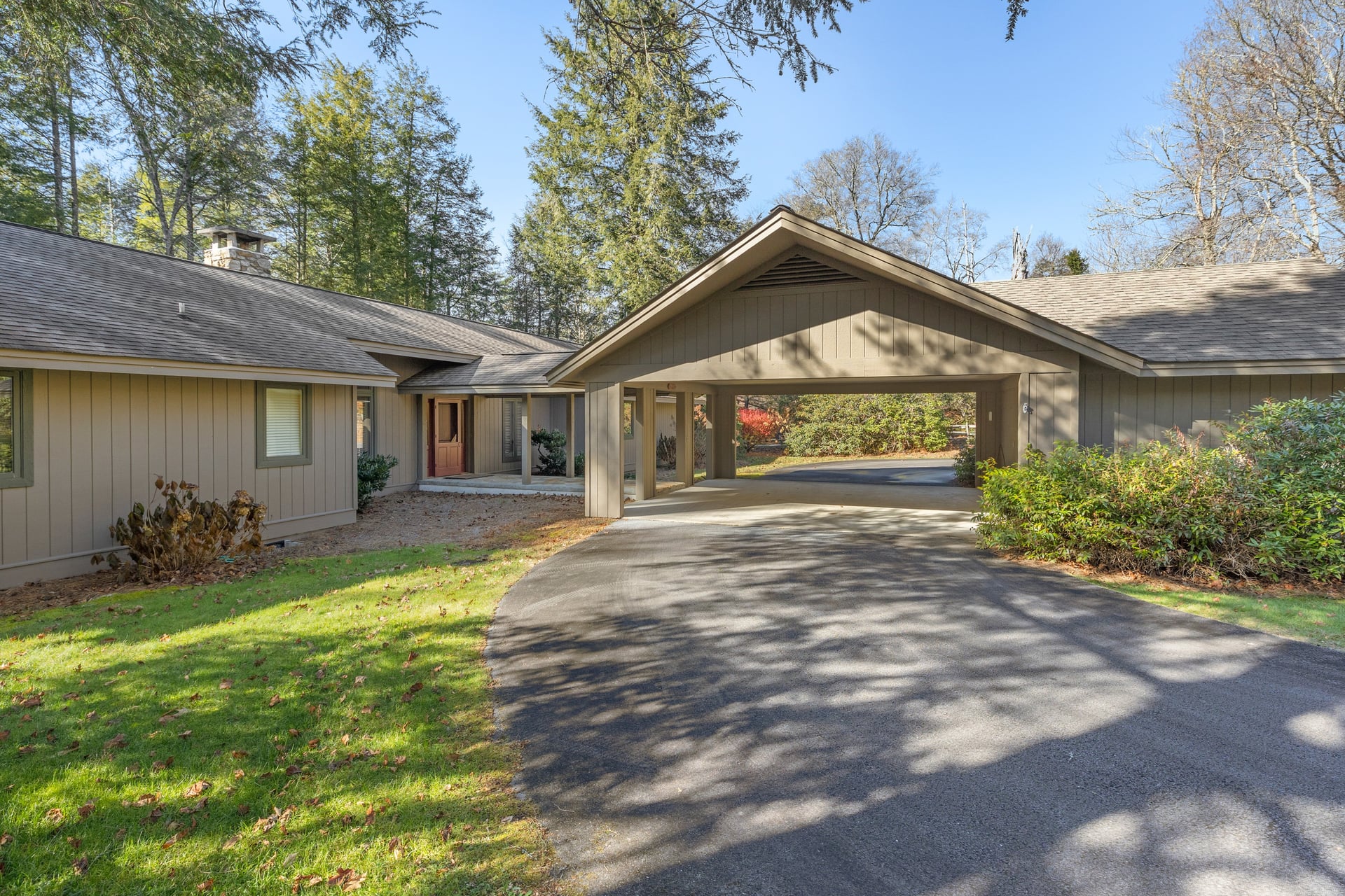312 Pipers Court