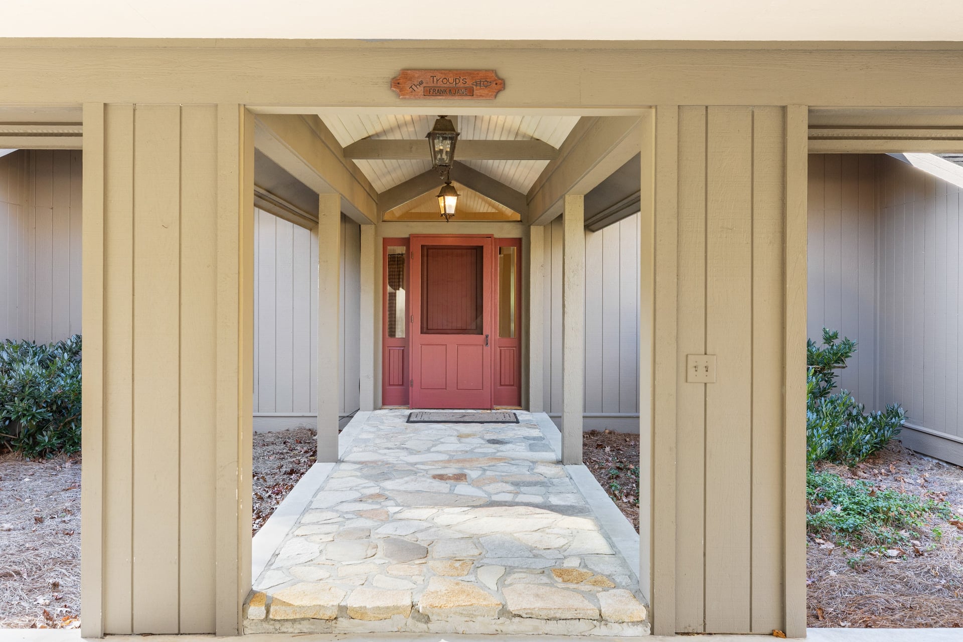 312 Pipers Court