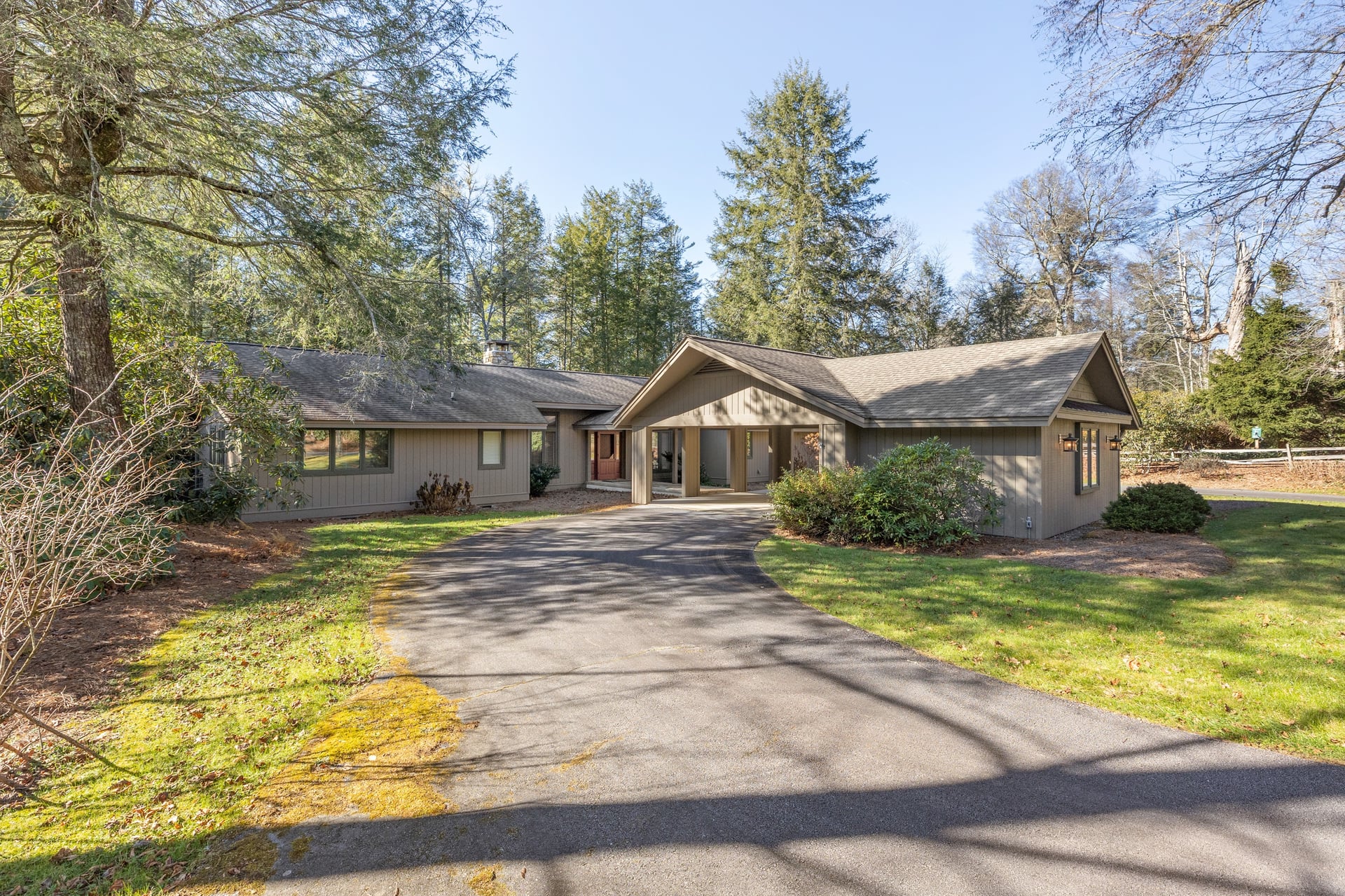 312 Pipers Court