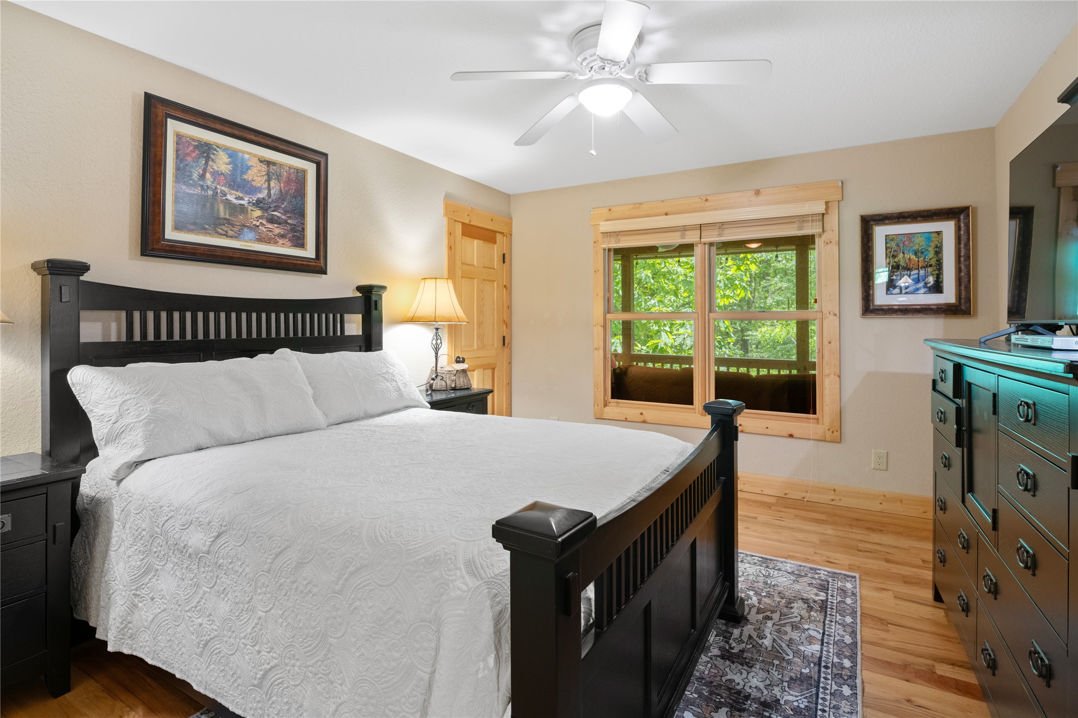 28 E Forest Way
