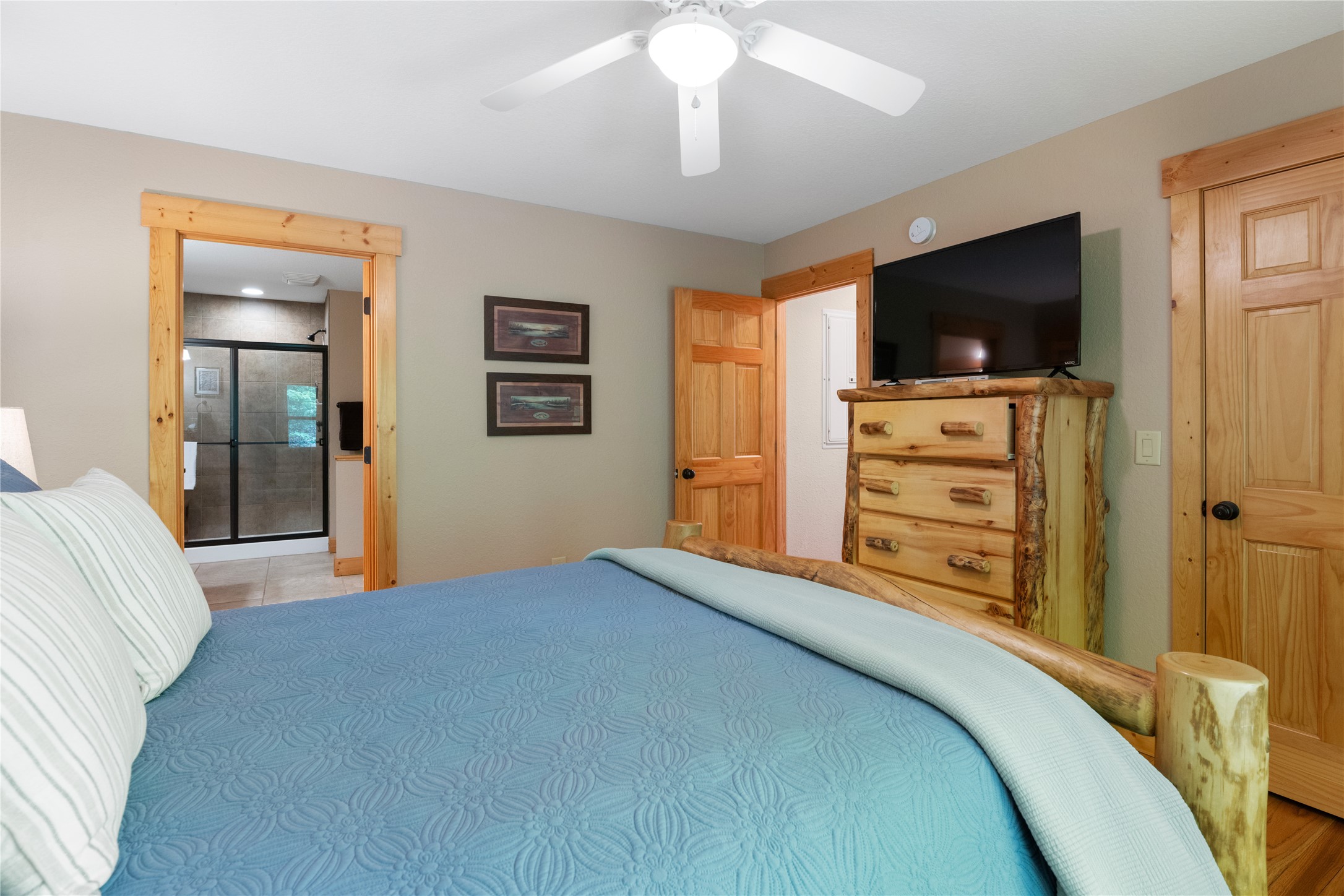 28 E Forest Way