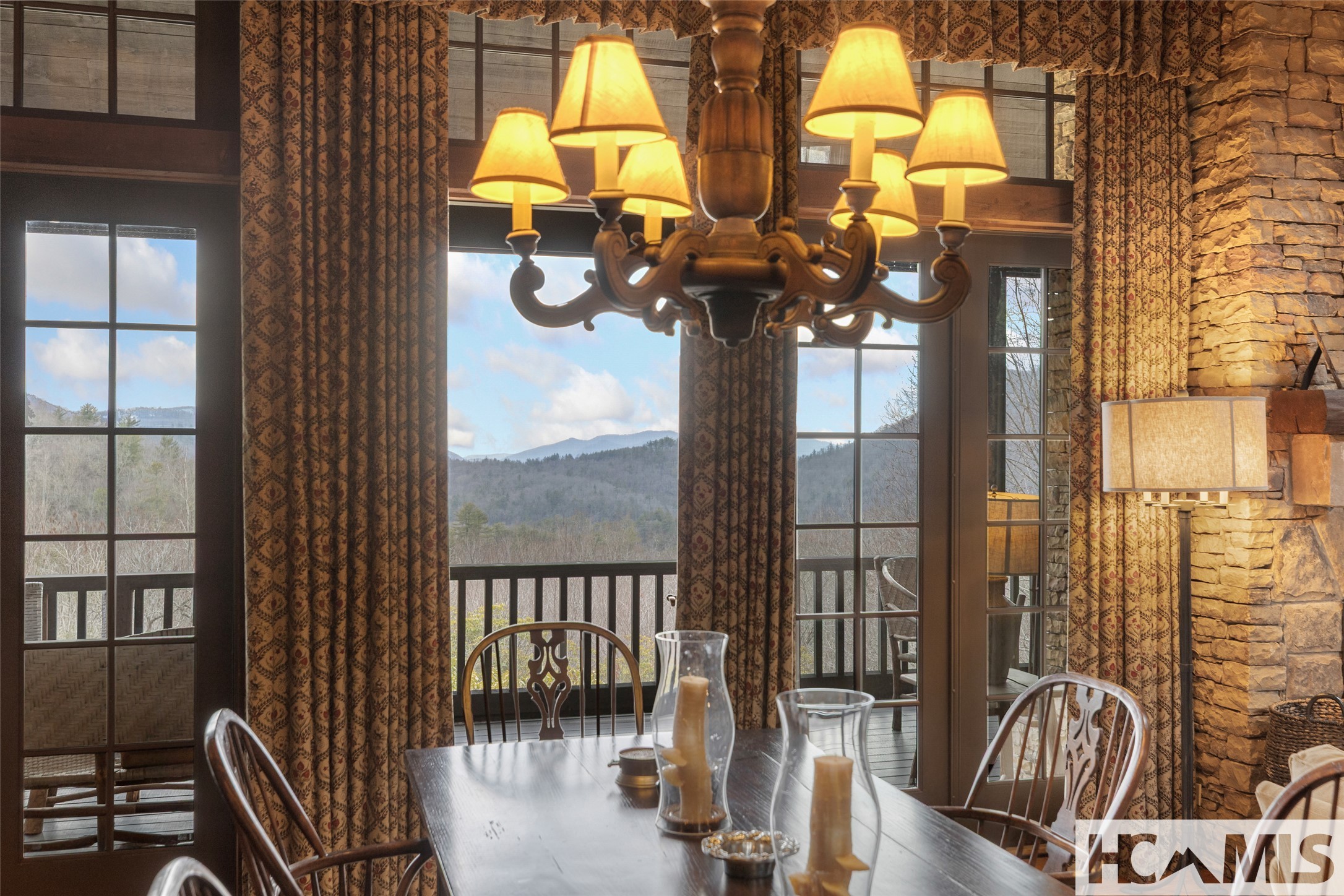 1213 Lost Valley Road