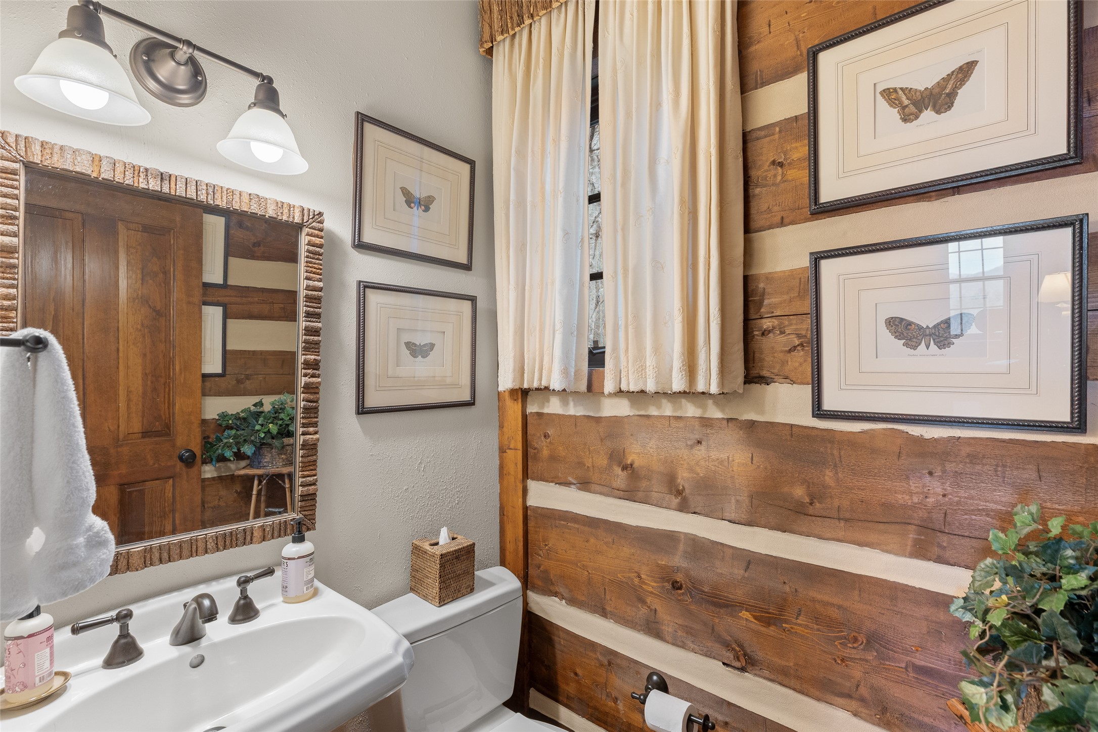 1213 Lost Valley Road