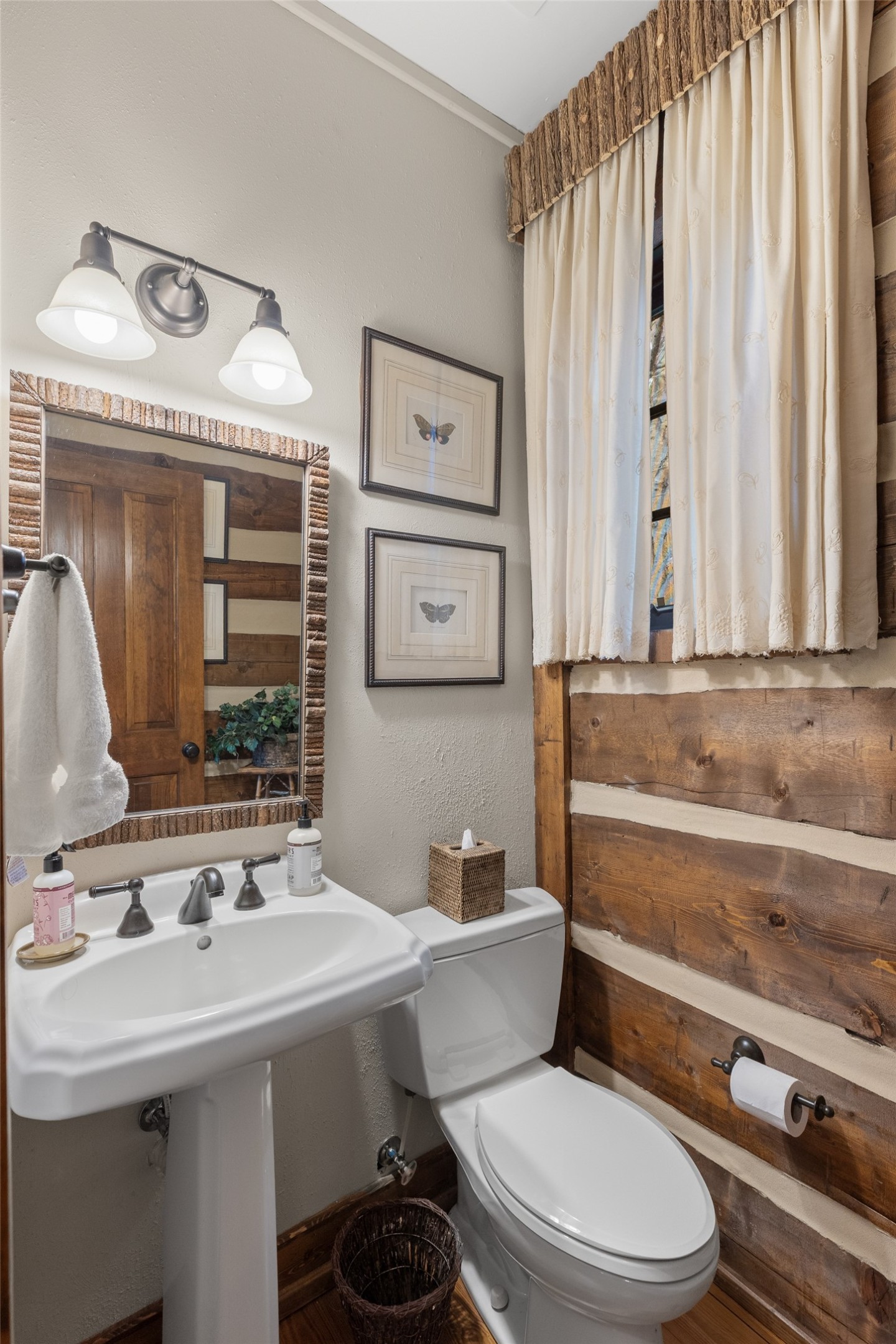 1213 Lost Valley Road