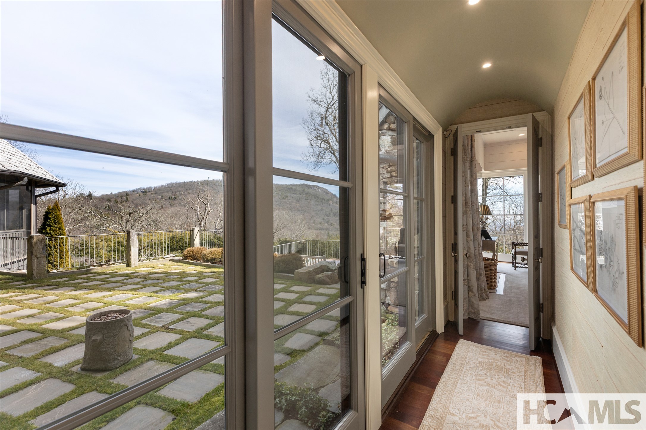 585 Moorewood Circle