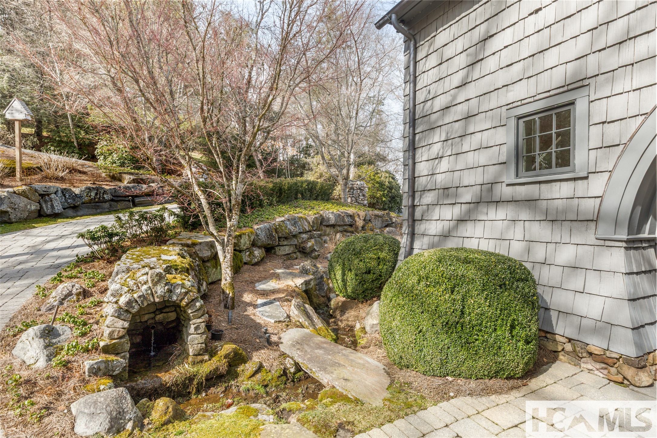 585 Moorewood Circle