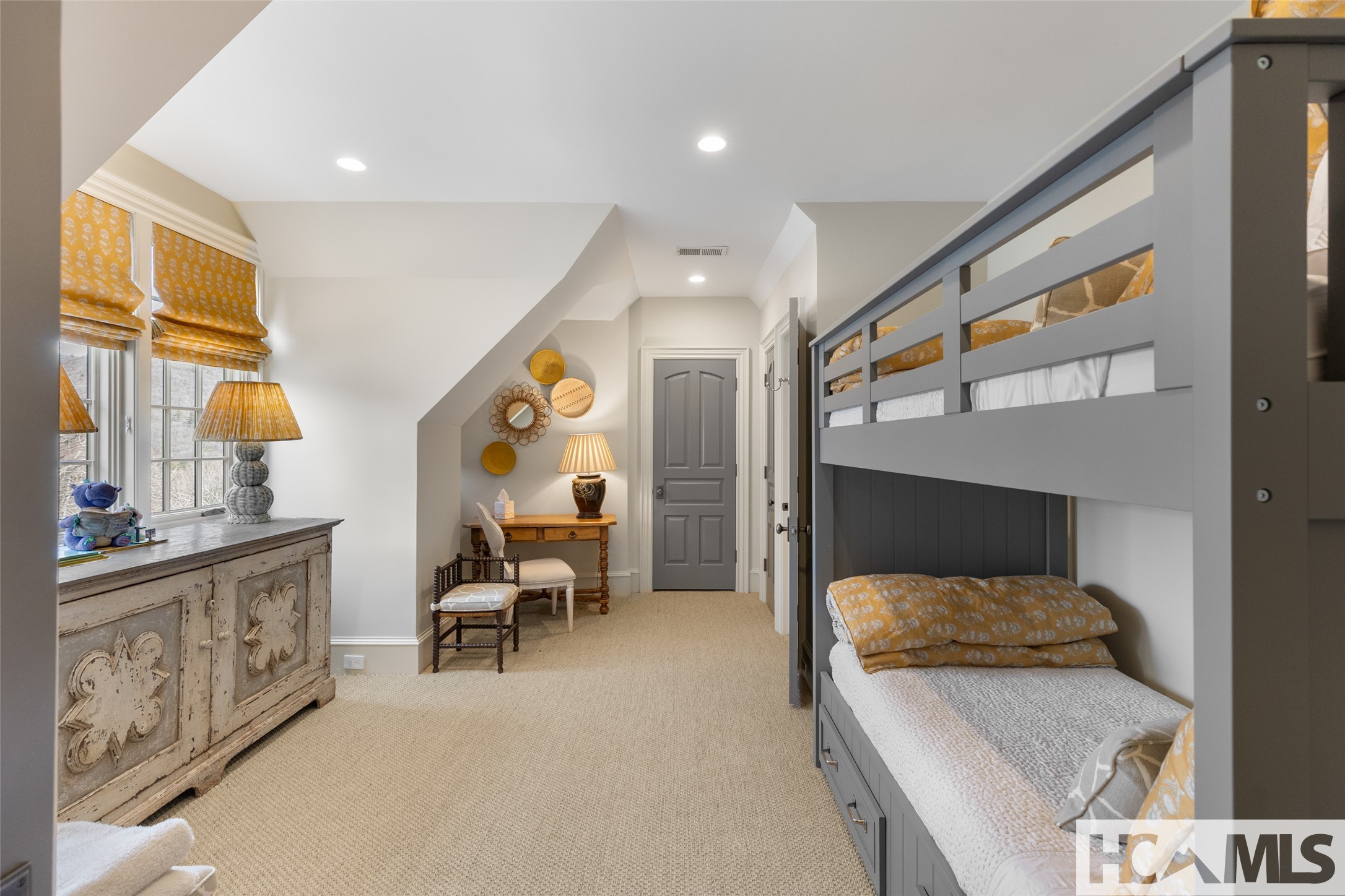 585 Moorewood Circle