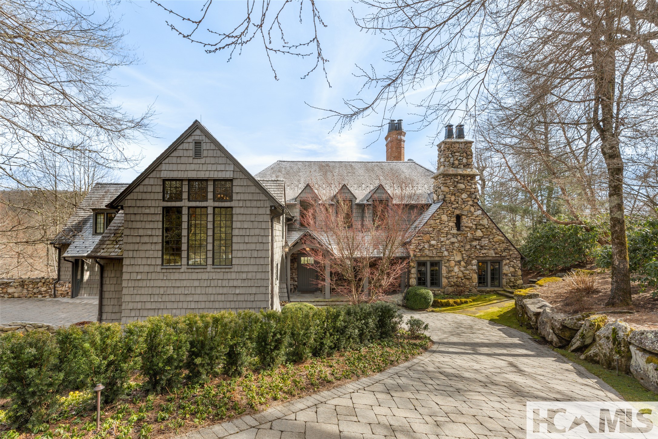 585 Moorewood Circle