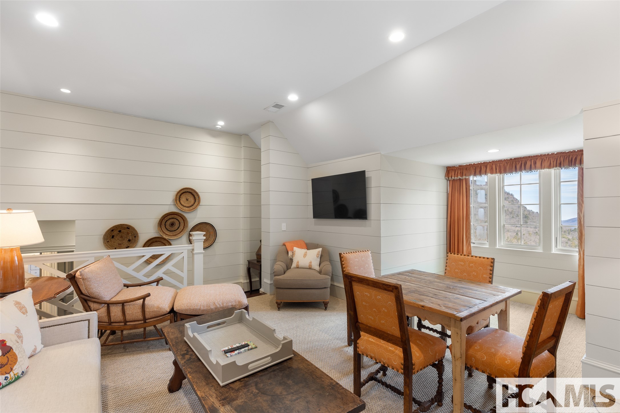 585 Moorewood Circle