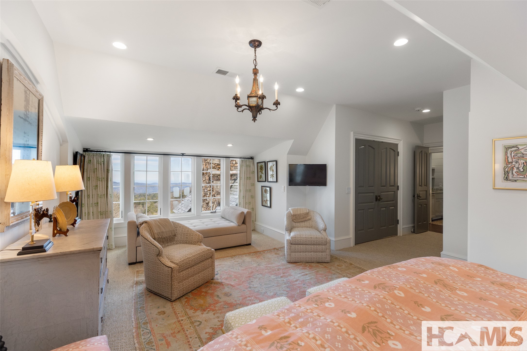 585 Moorewood Circle