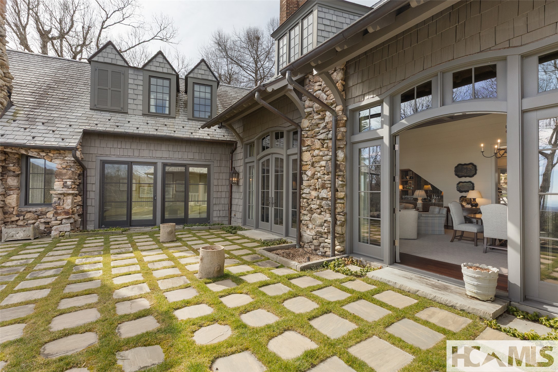 585 Moorewood Circle