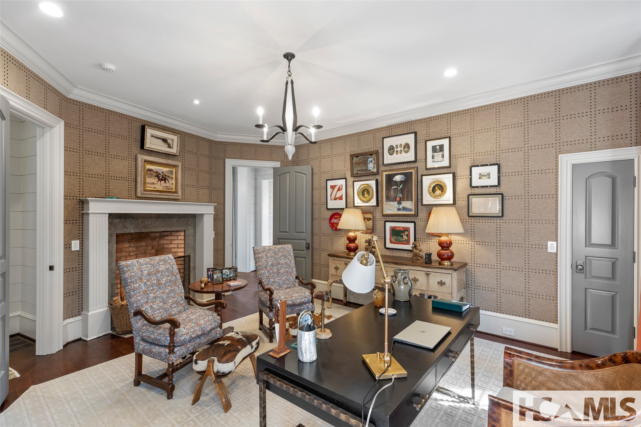 585 Moorewood Circle