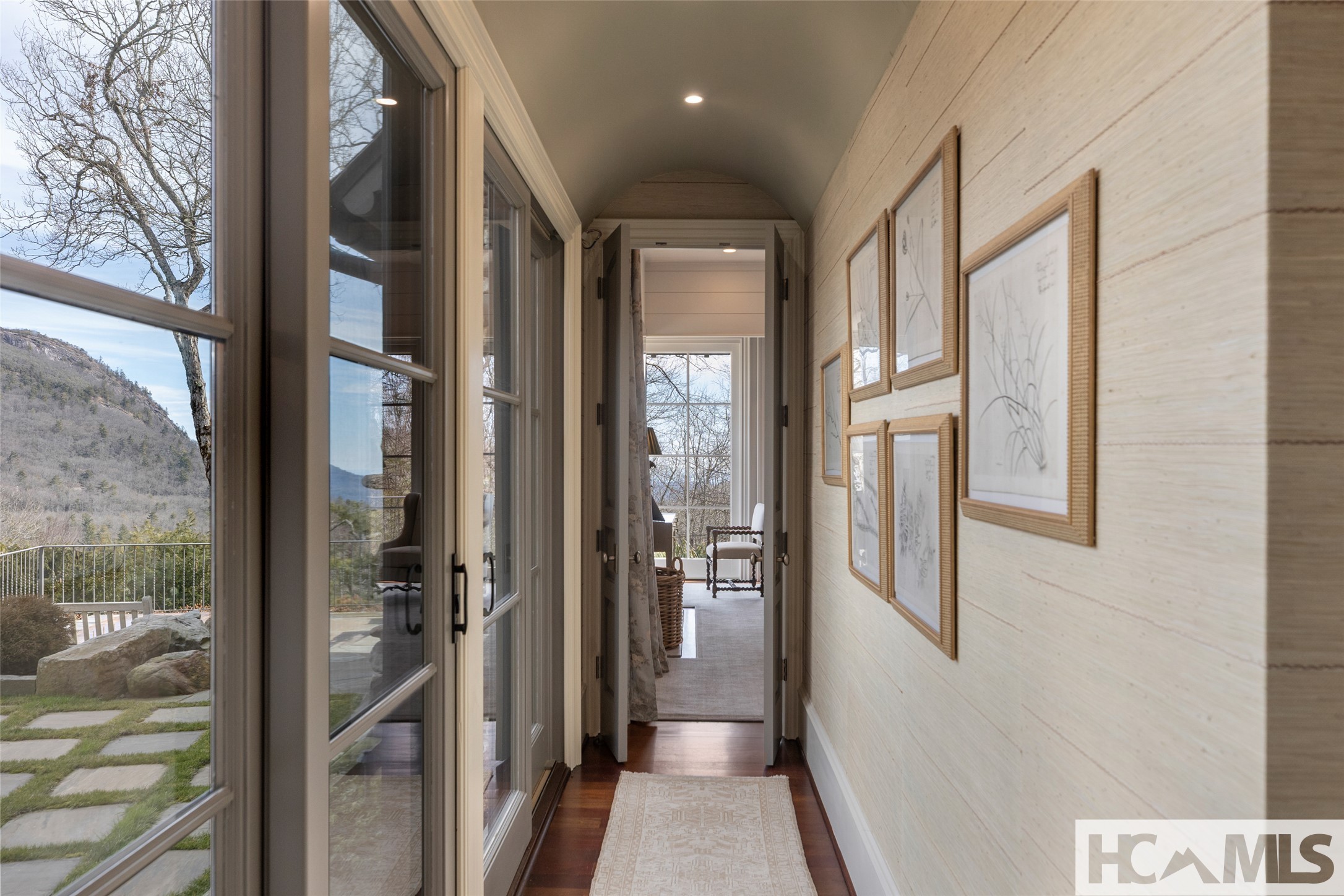 585 Moorewood Circle