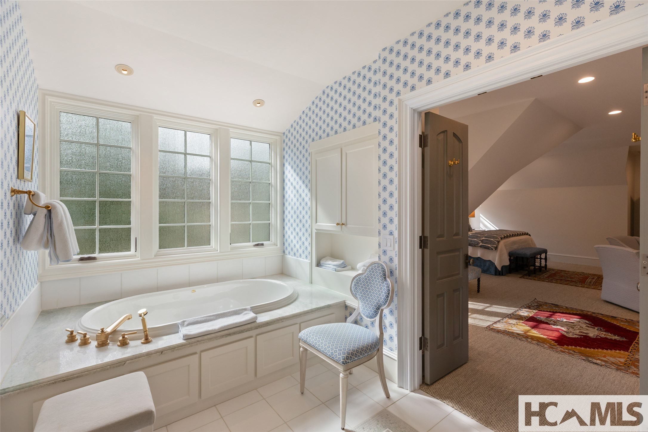 585 Moorewood Circle