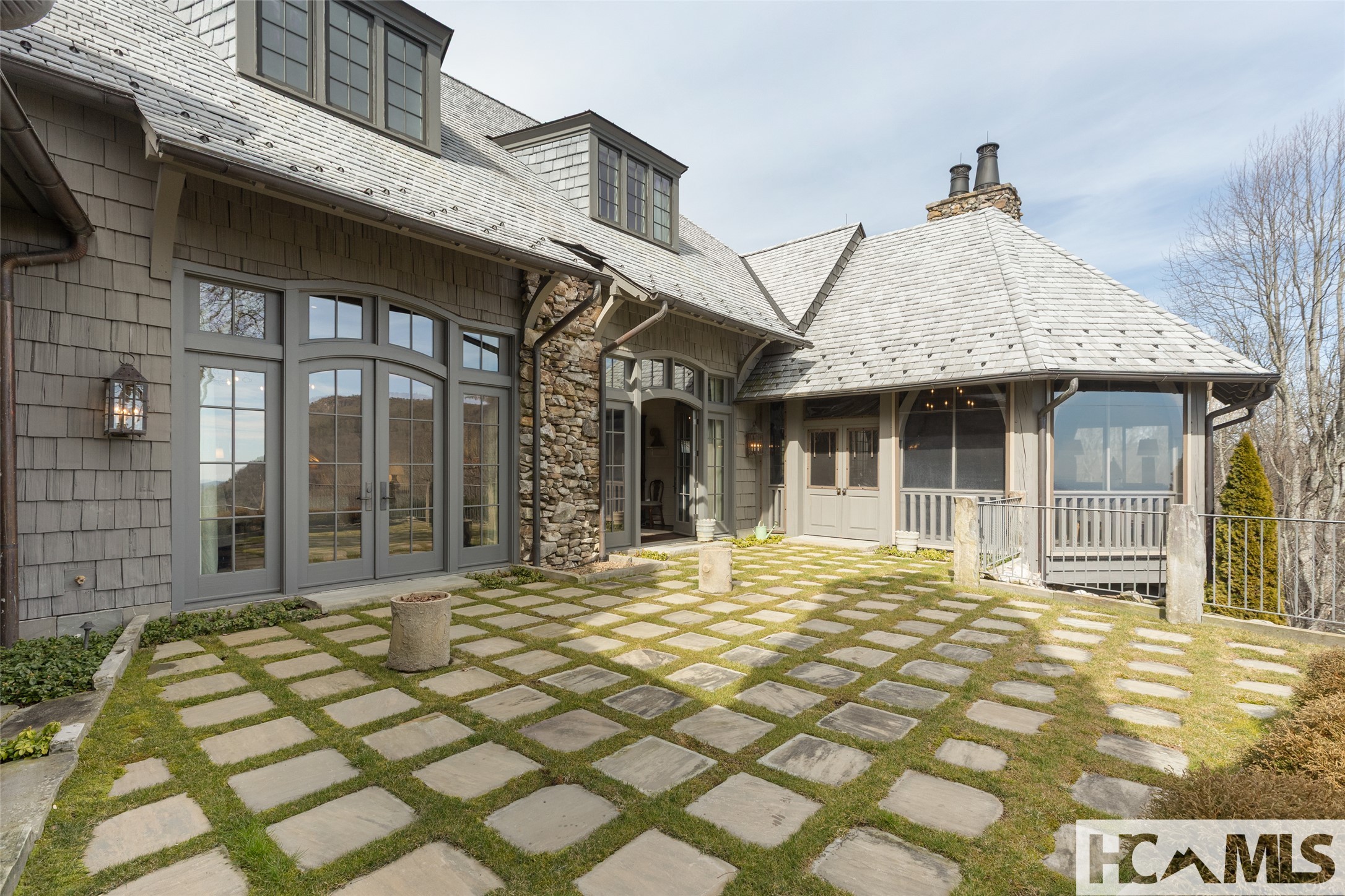 585 Moorewood Circle