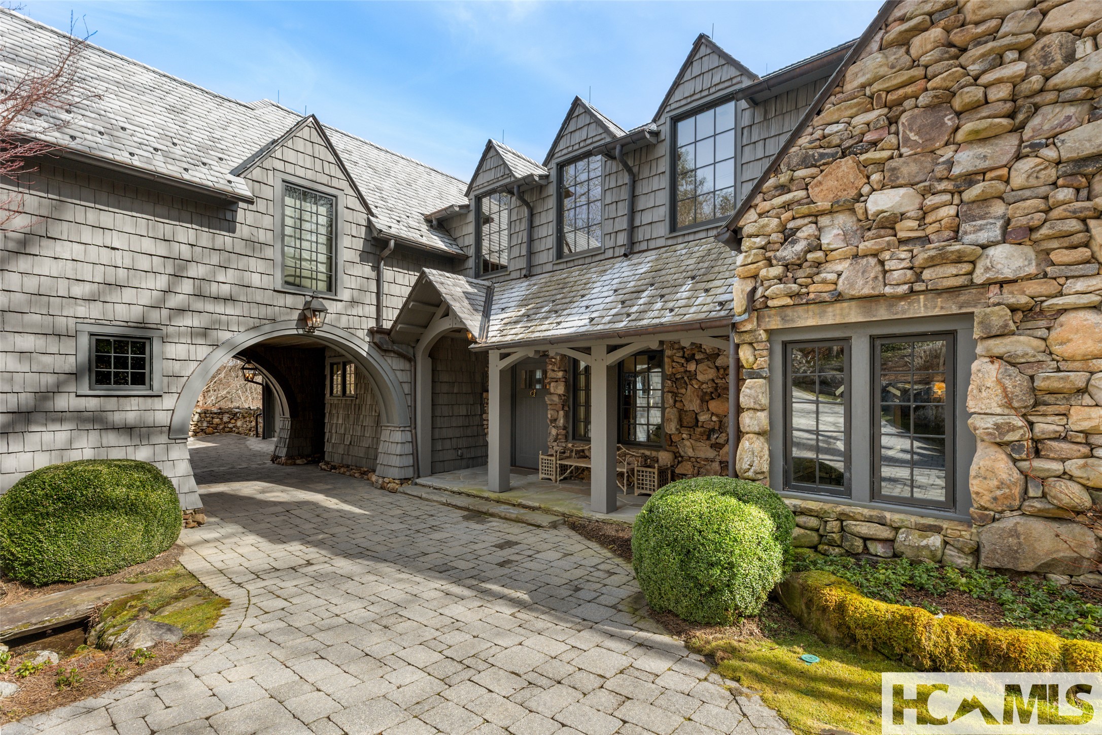 585 Moorewood Circle