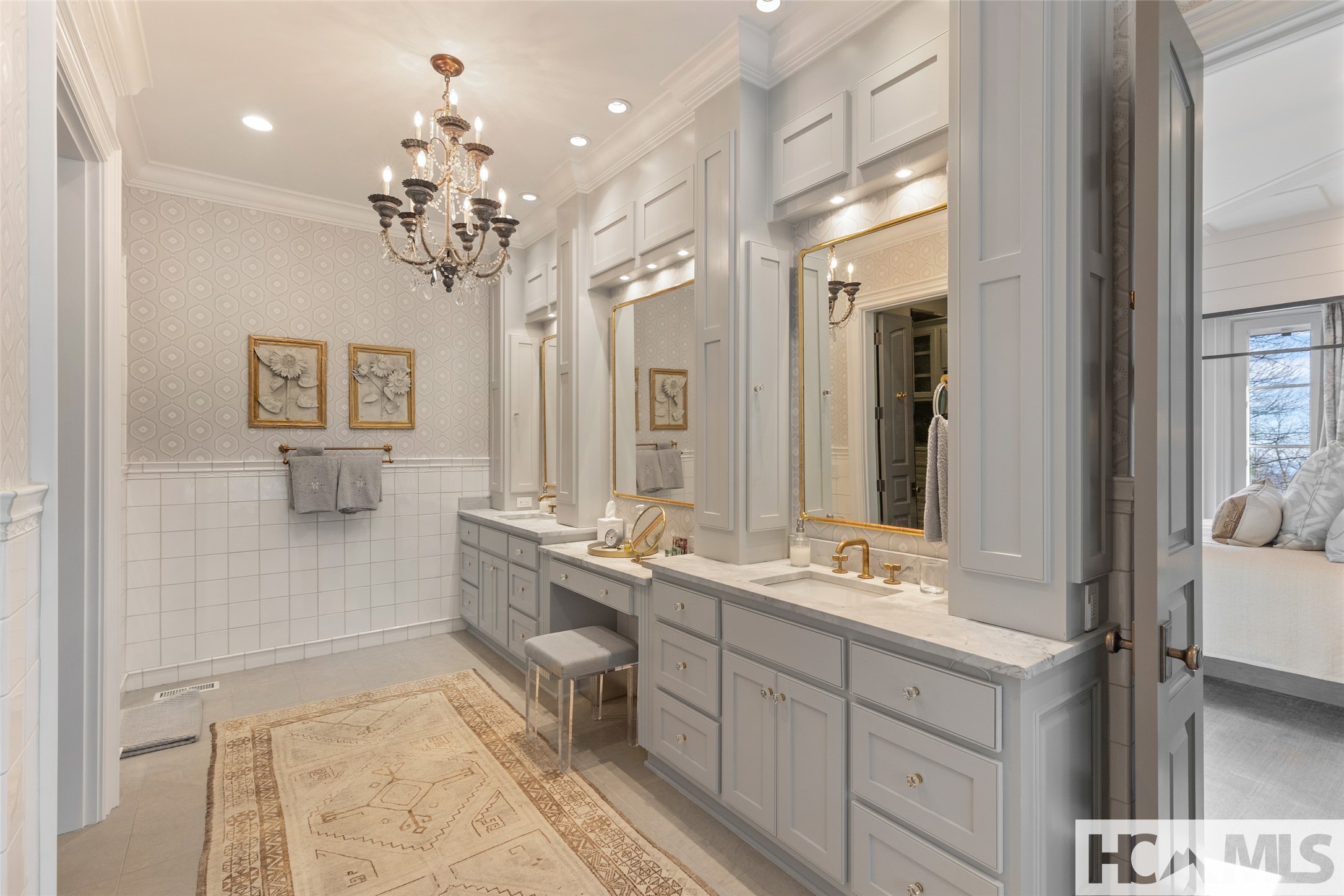 585 Moorewood Circle