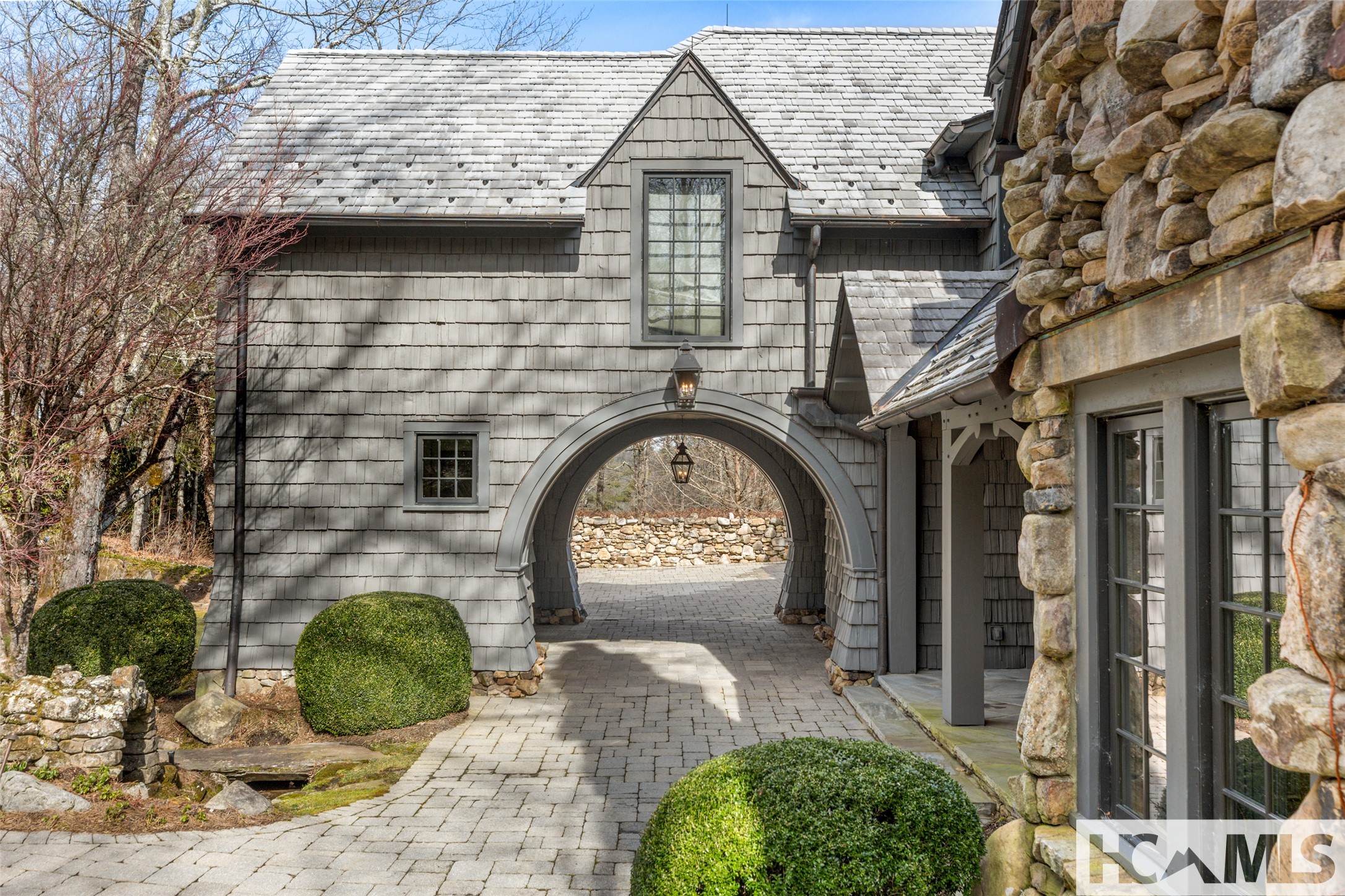 585 Moorewood Circle