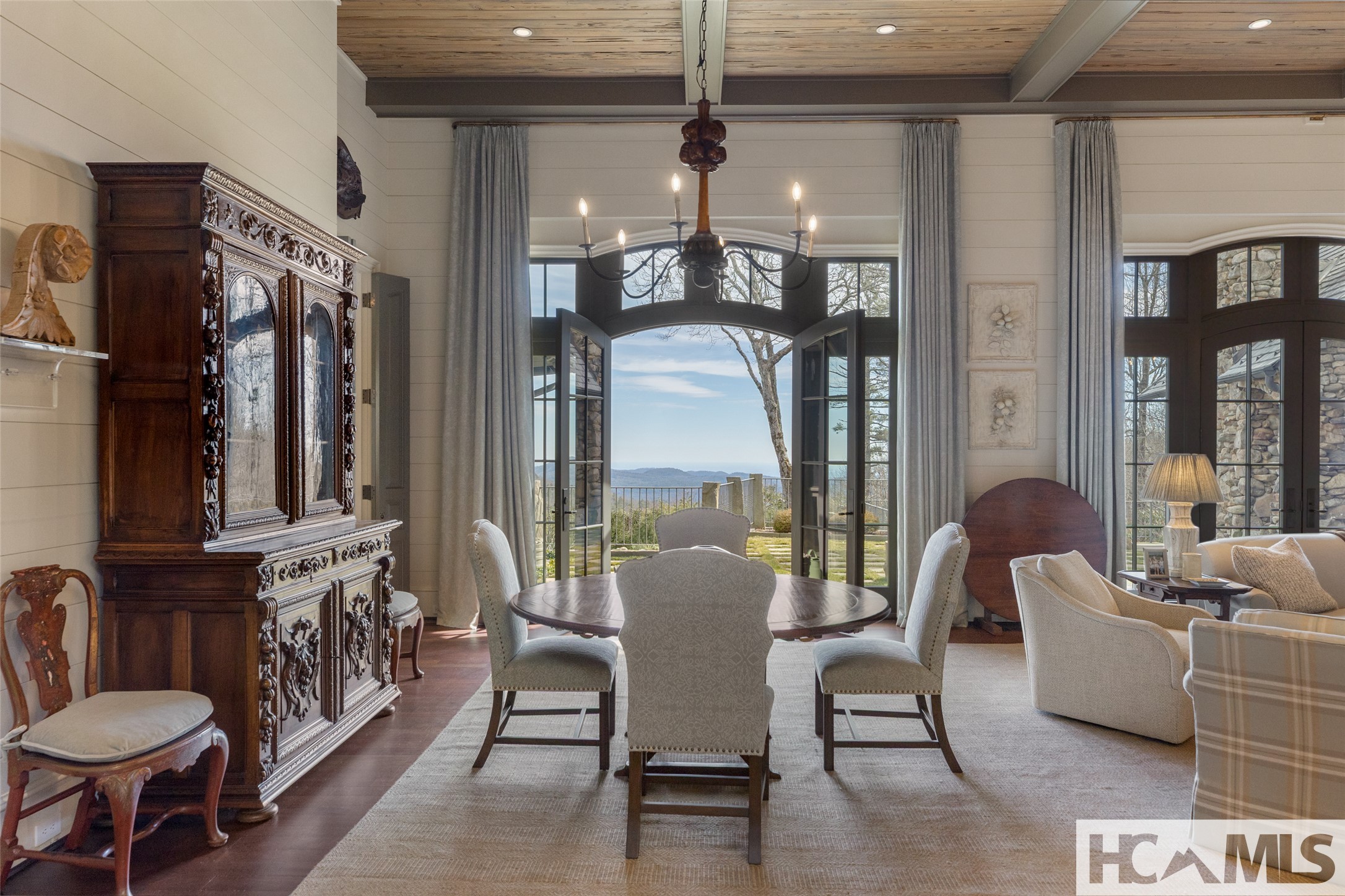 585 Moorewood Circle