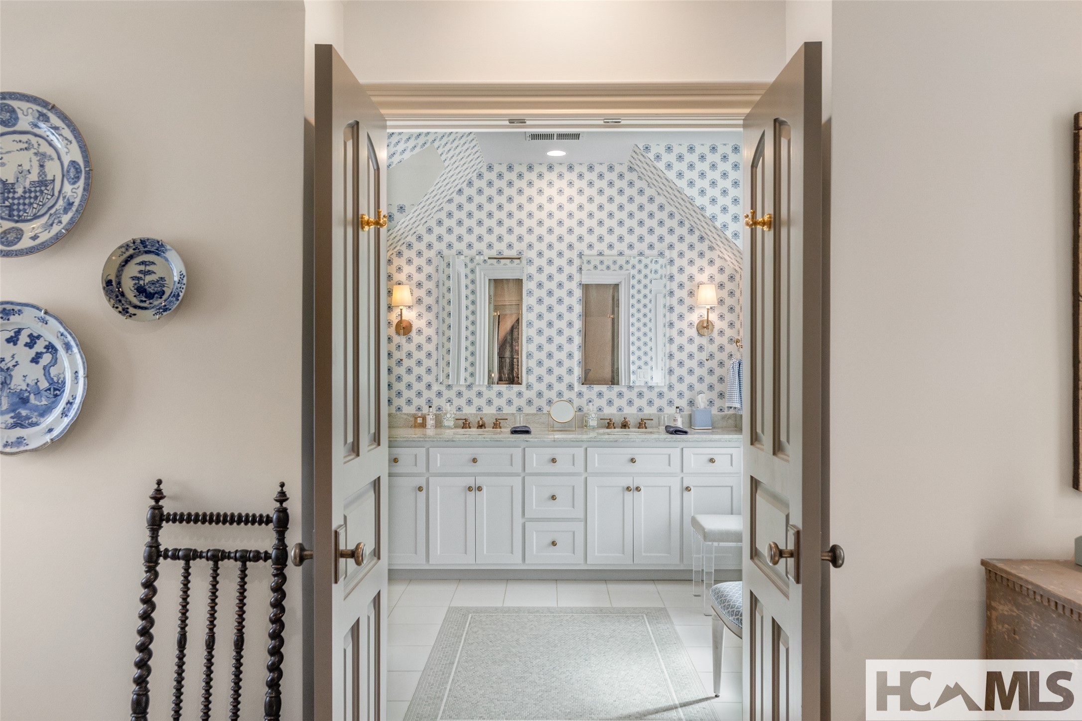 585 Moorewood Circle