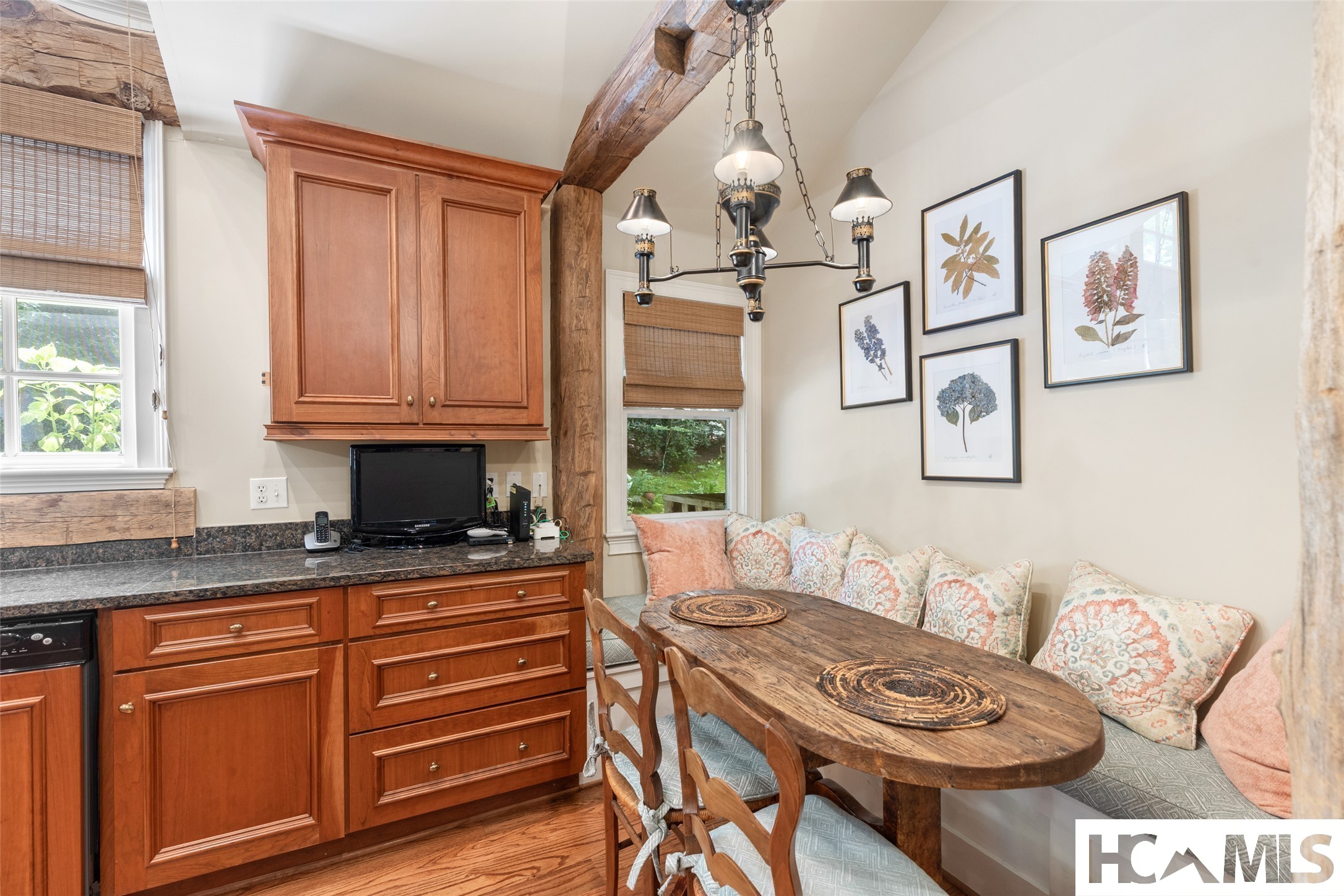 1094 Moorewood Road