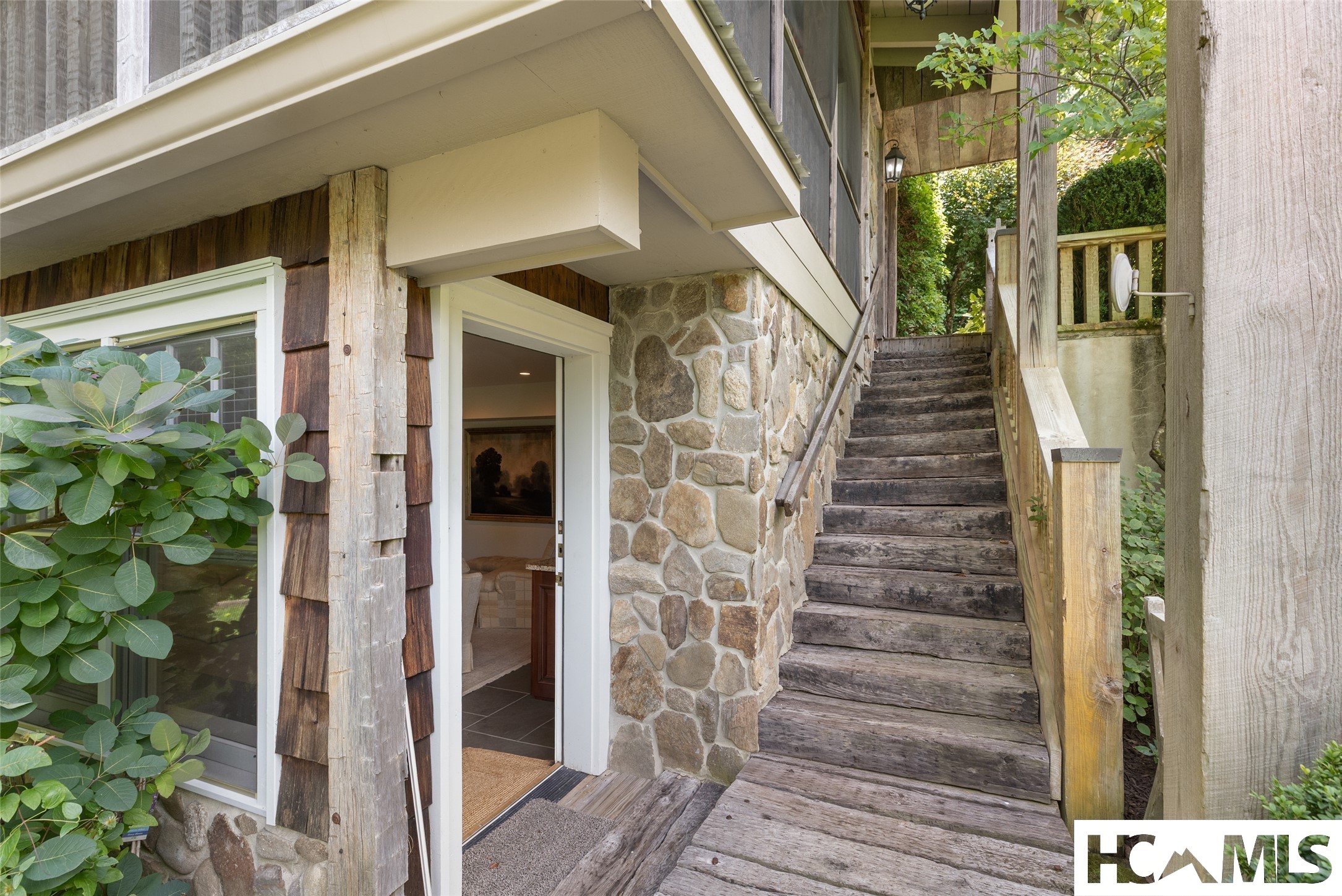1094 Moorewood Road