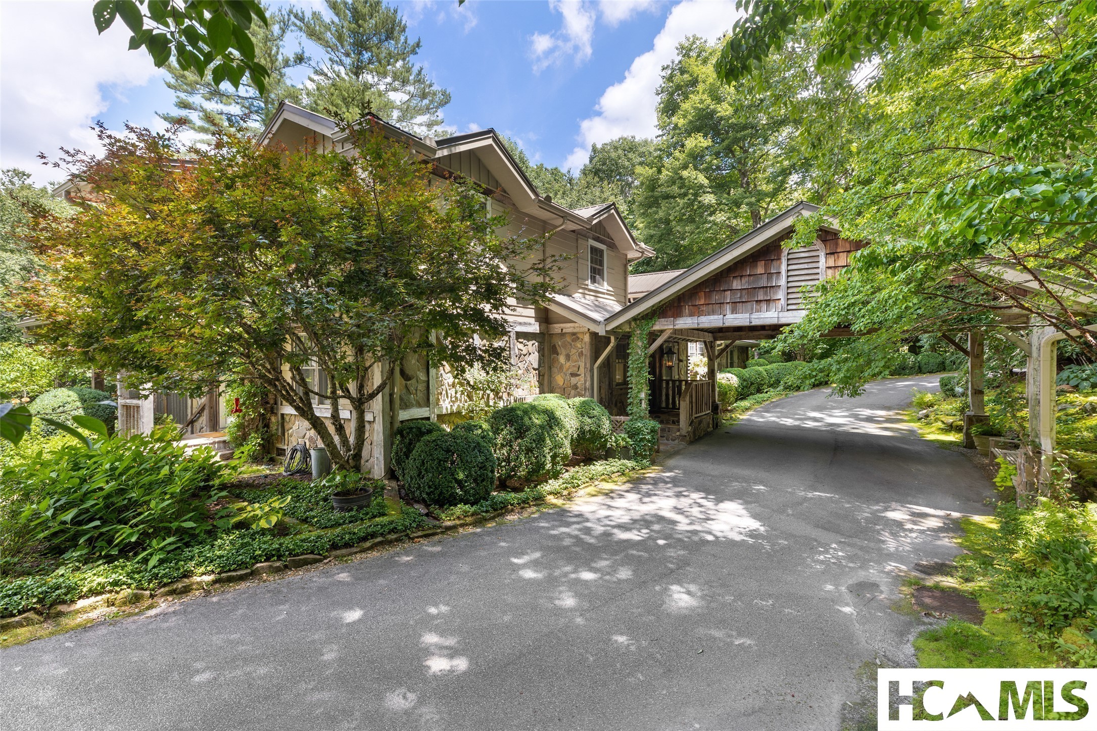 1094 Moorewood Road