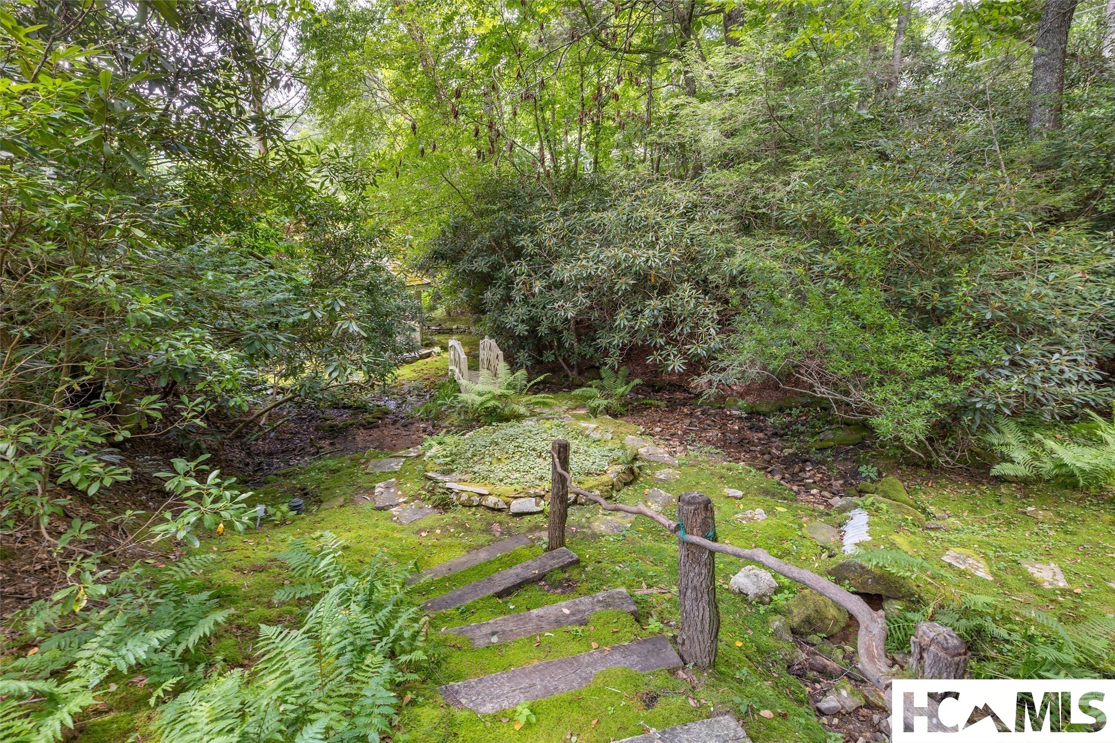 1094 Moorewood Road