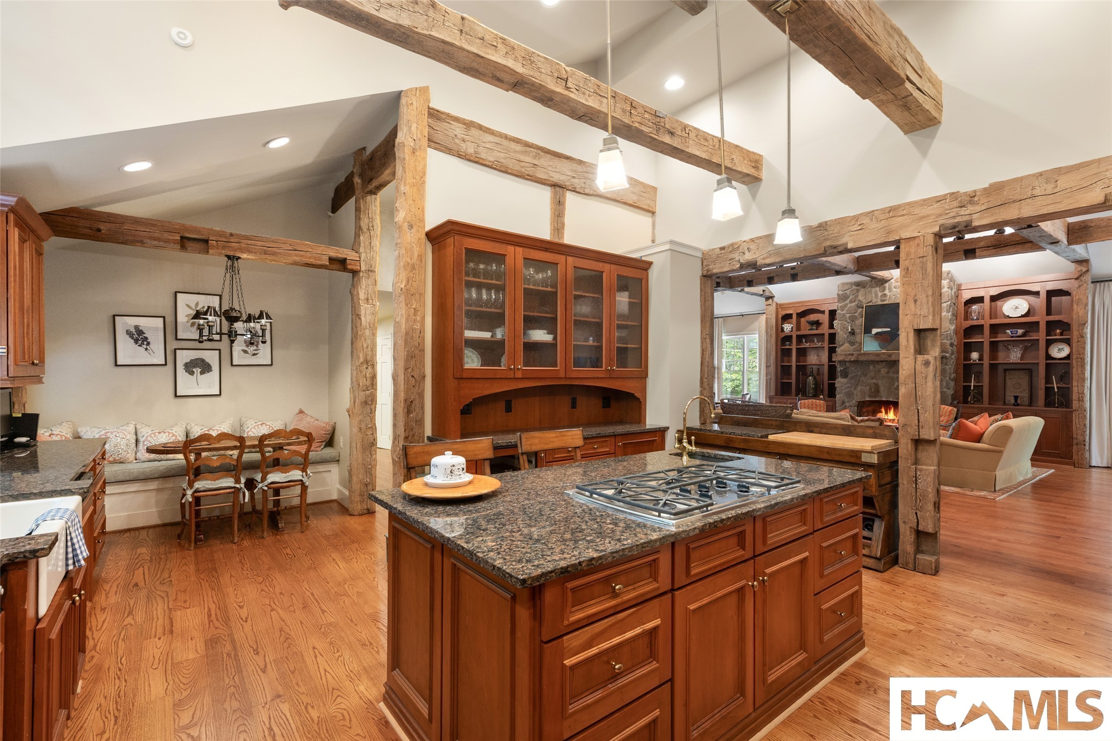 1094 Moorewood Road