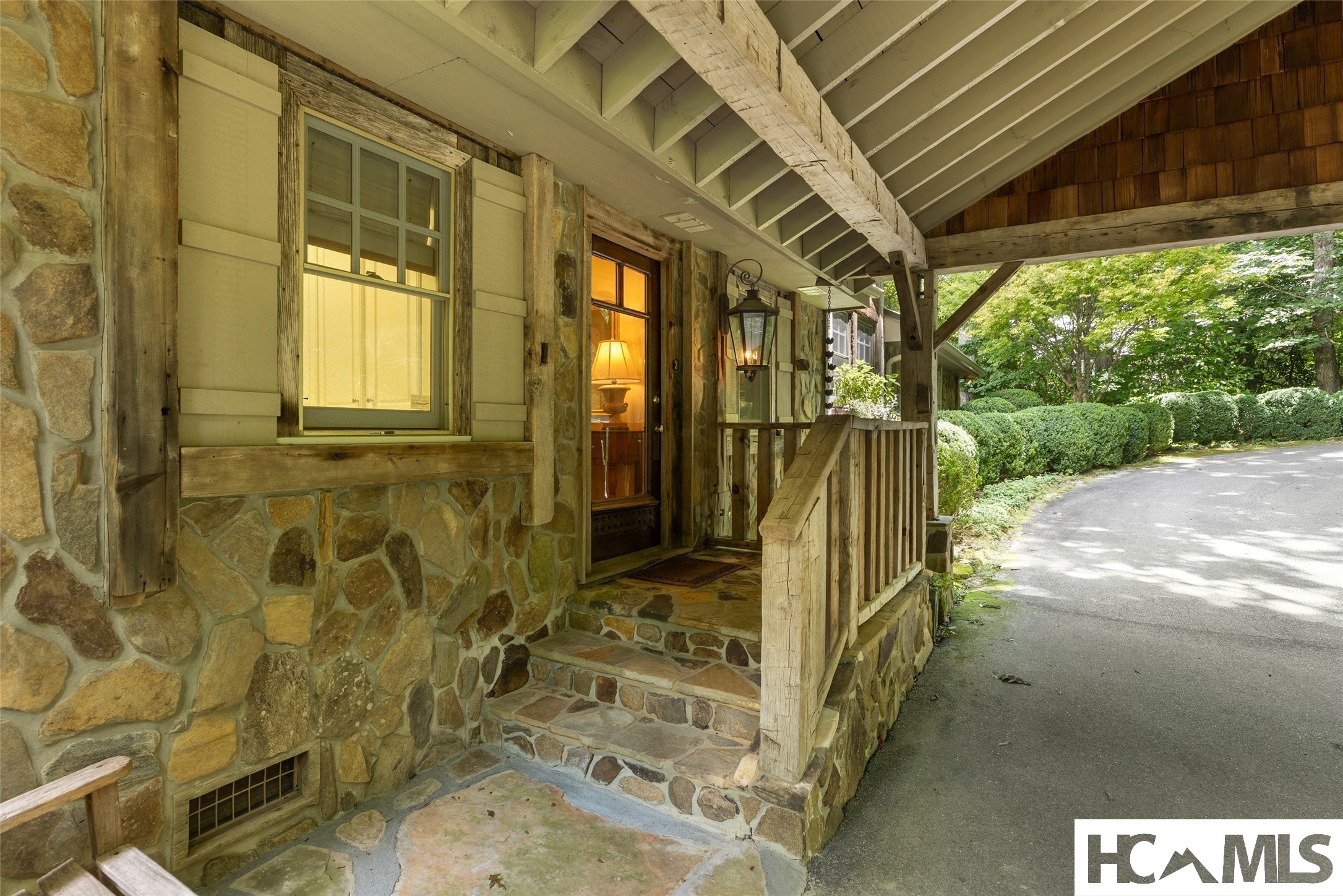 1094 Moorewood Road