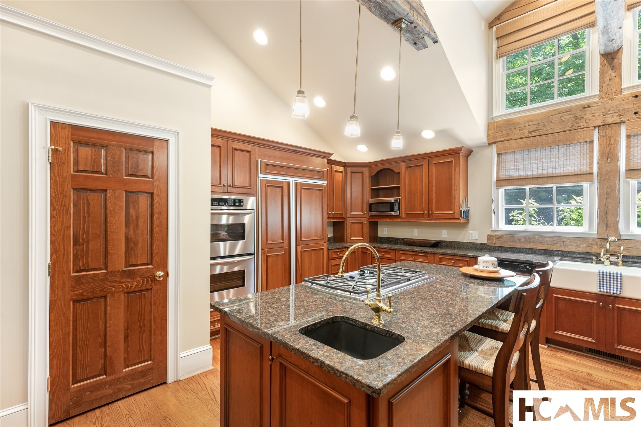 1094 Moorewood Road