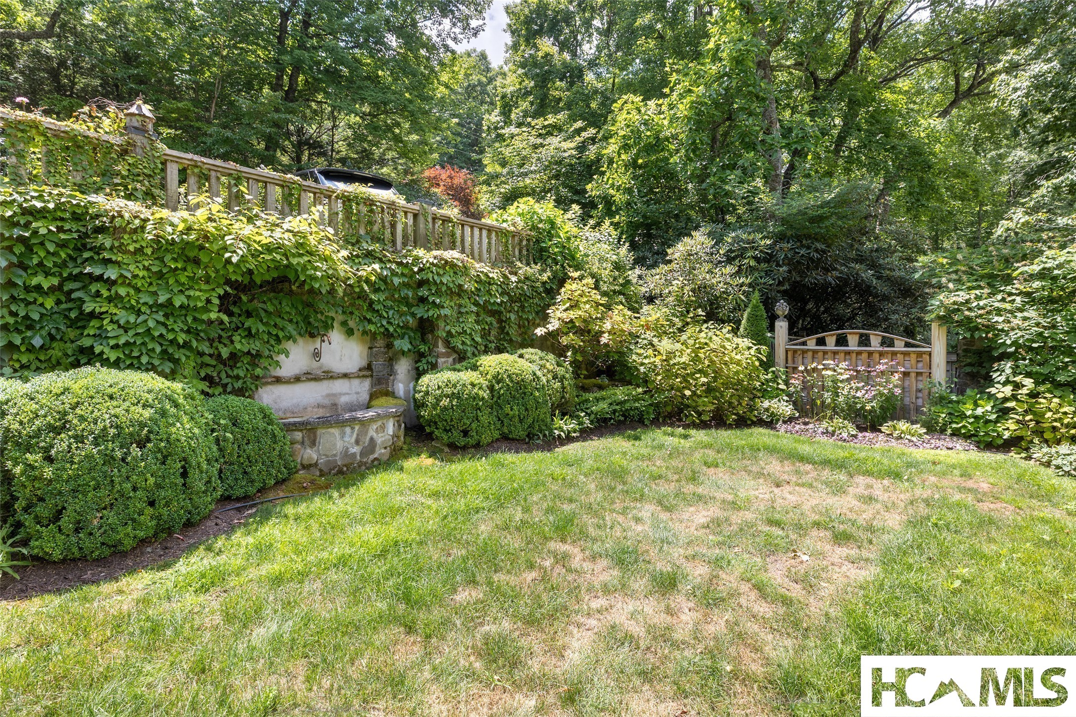 1094 Moorewood Road