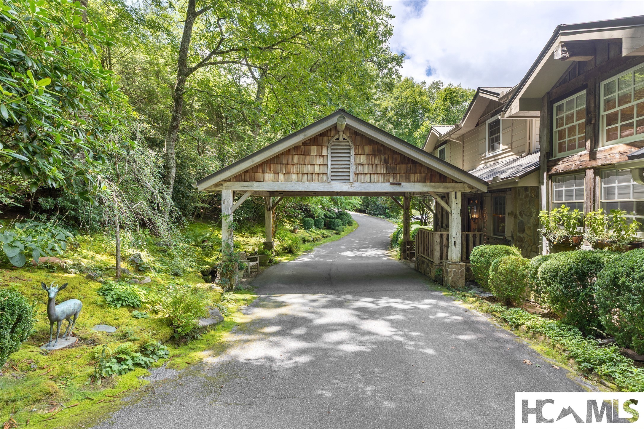 1094 Moorewood Road