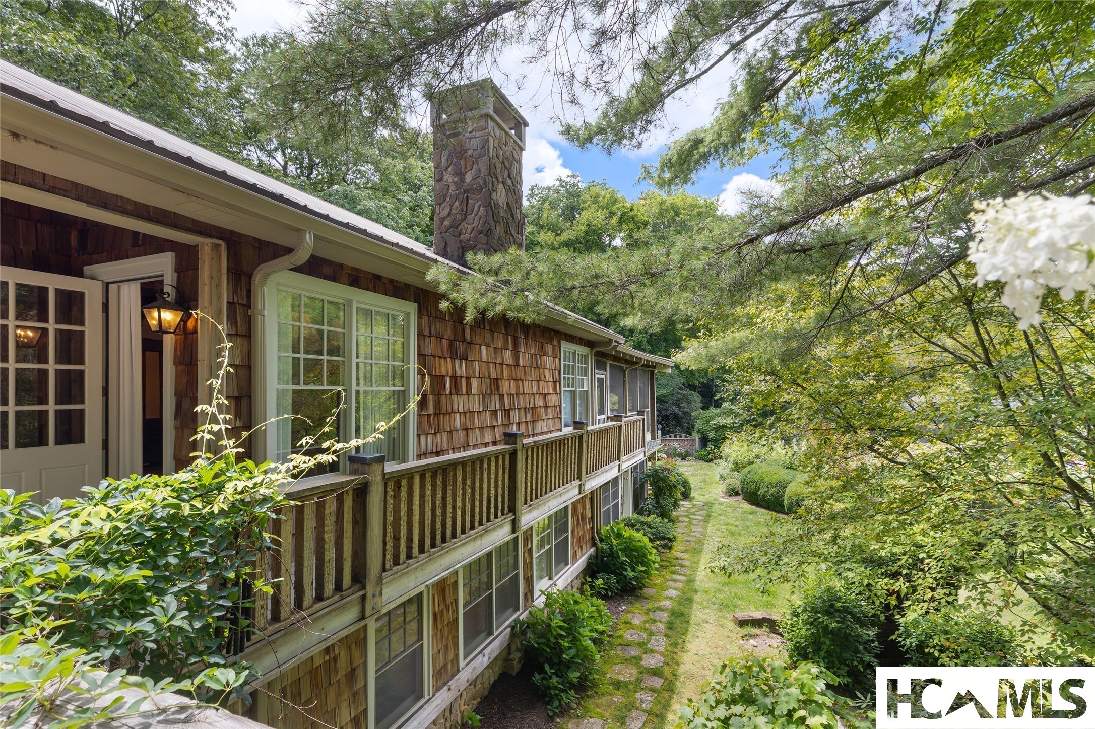 1094 Moorewood Road