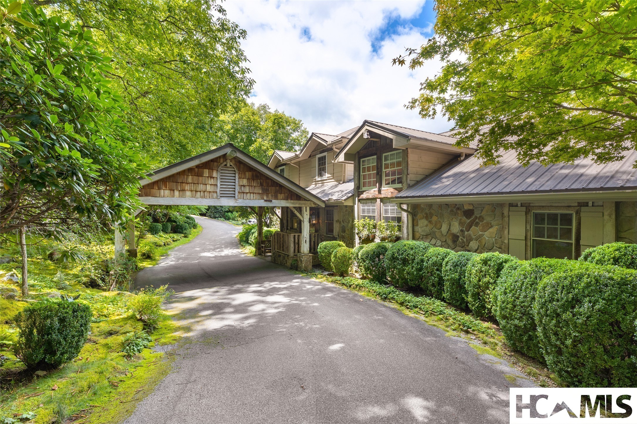 1094 Moorewood Road