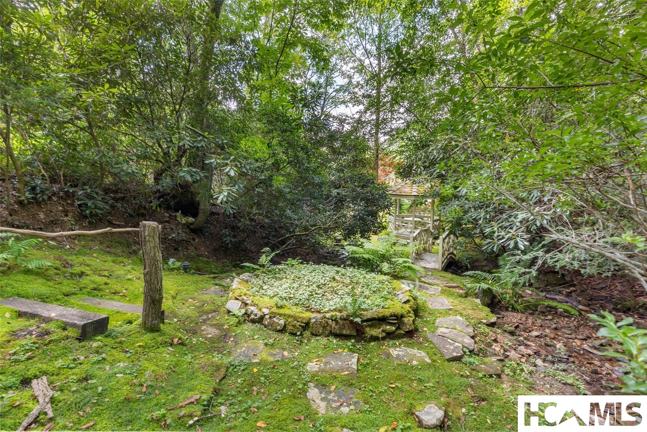 1094 Moorewood Road