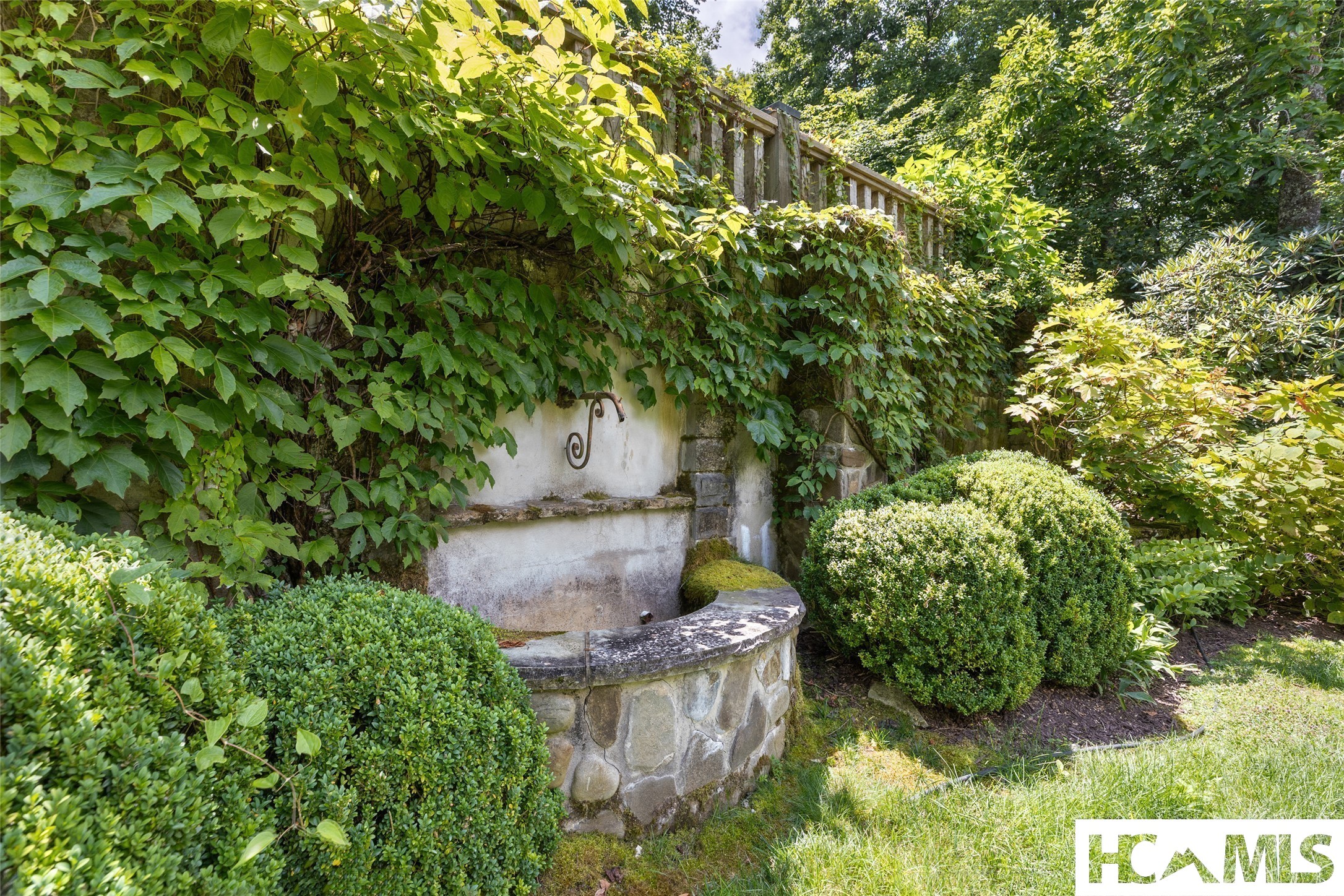 1094 Moorewood Road