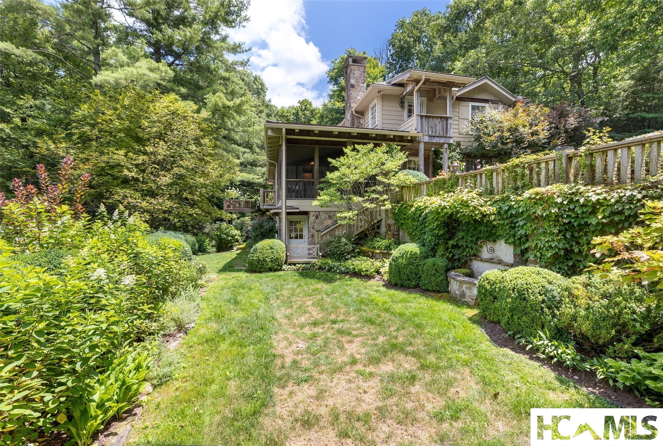 1094 Moorewood Road