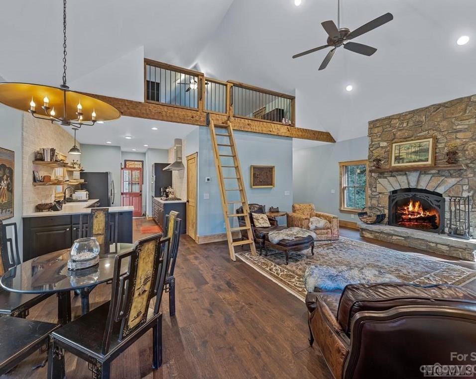 3709 Whiteside Cove Road