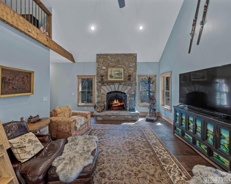 3709 Whiteside Cove Road