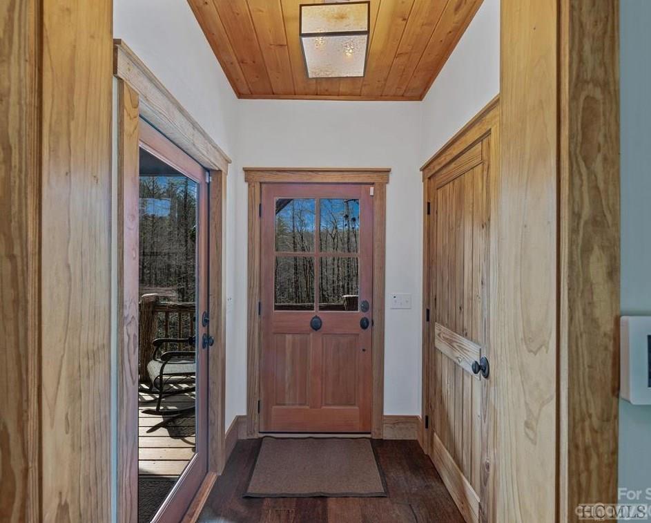 3709 Whiteside Cove Road