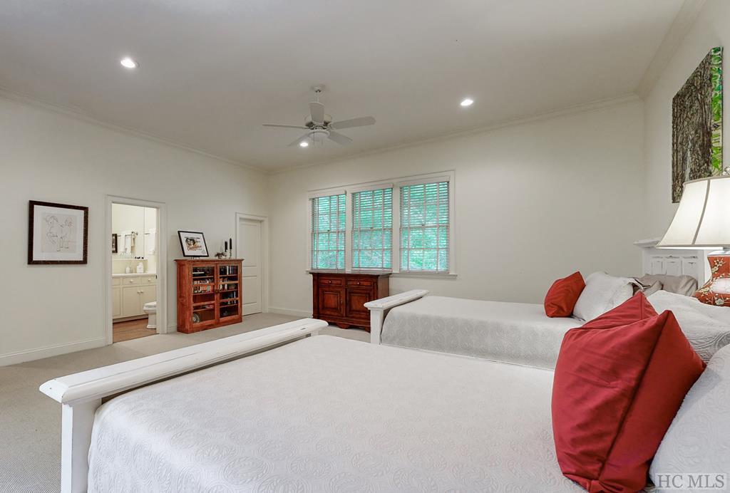 18 Moorewood Circle