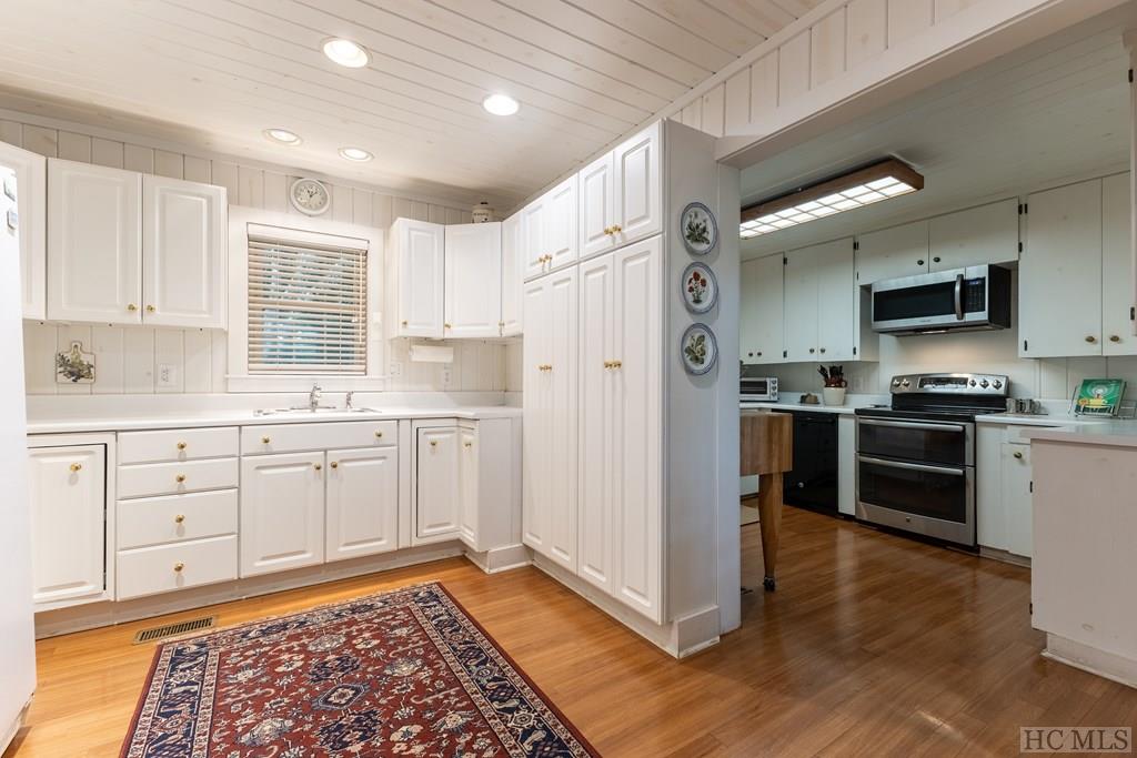 554 Moorewood Road