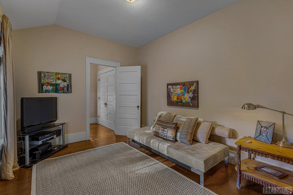 1290 Dillard Road
