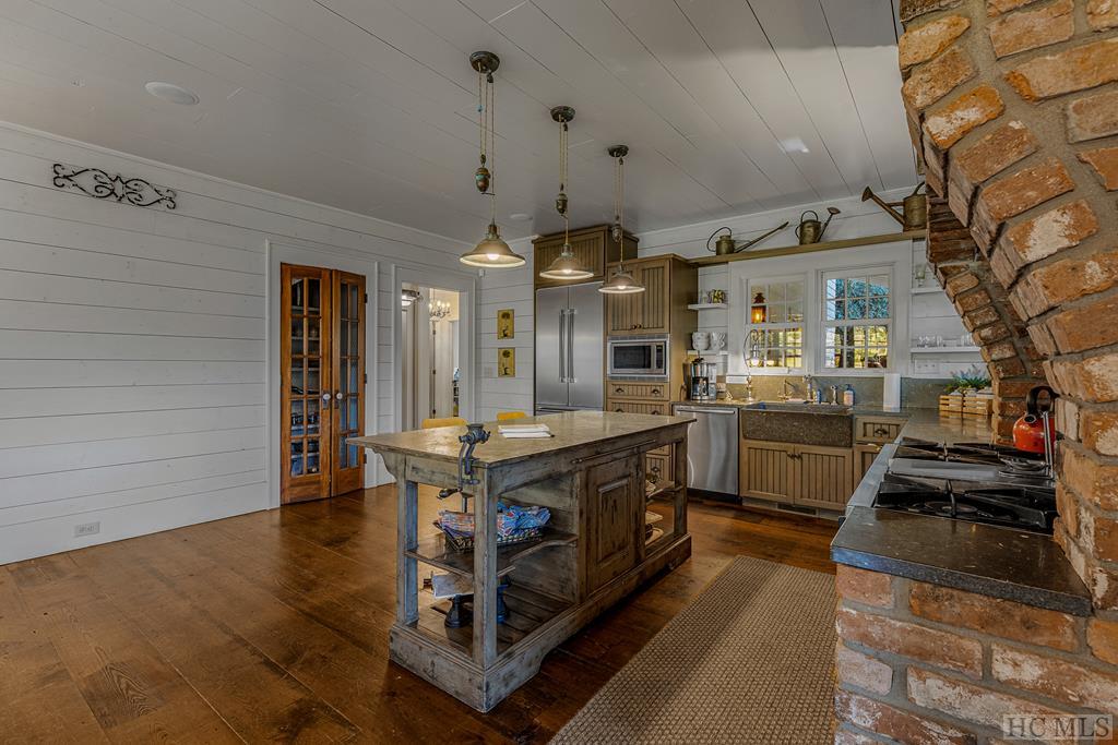 1290 Dillard Road