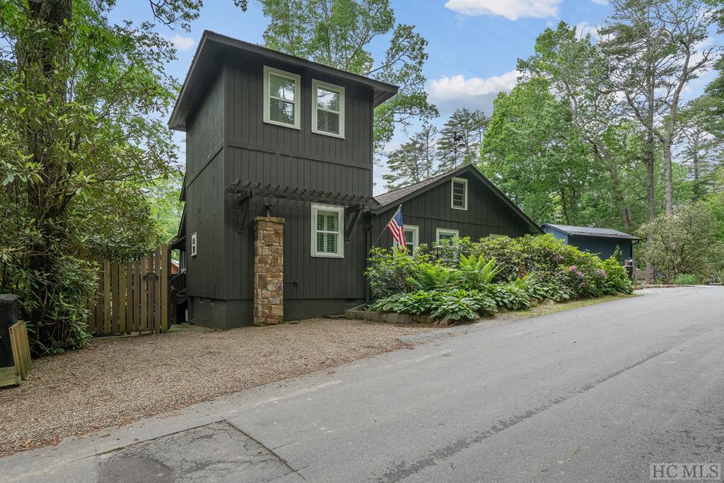 1209 Hickory Hill Road