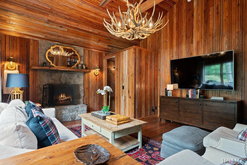 1209 Hickory Hill Road