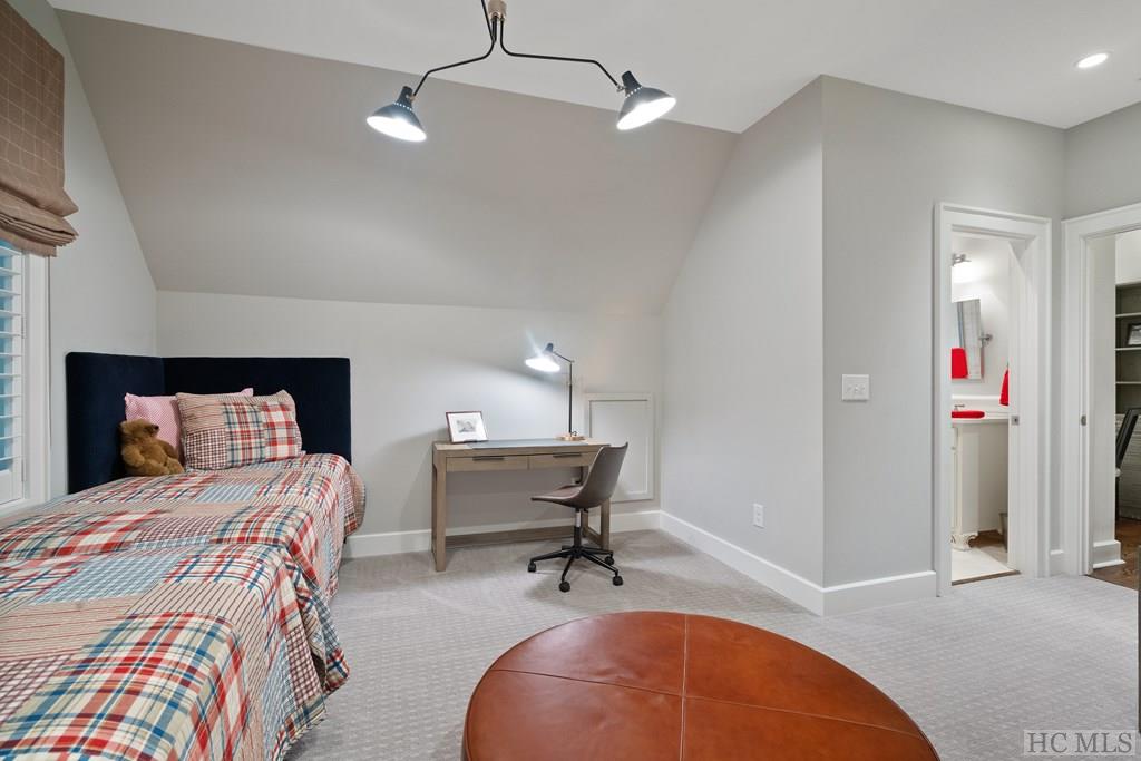 64 Hemlock Ridge