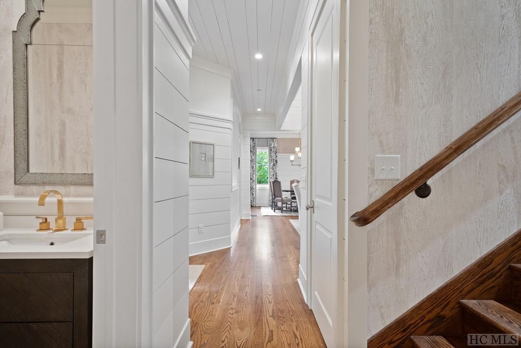 64 Hemlock Ridge