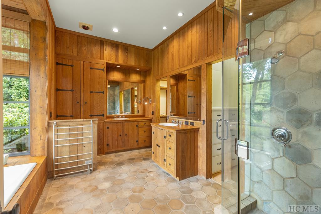 210 Moorewood Road